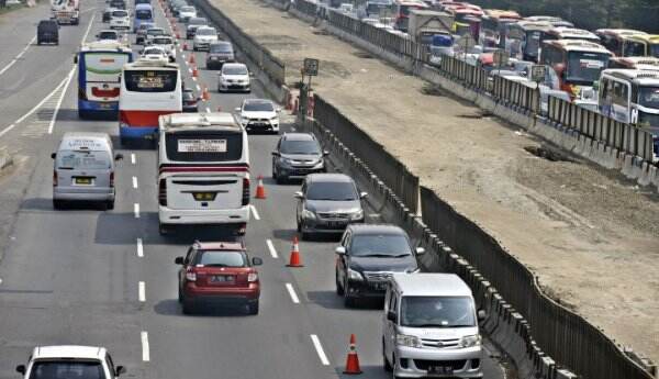 Pantauan Arus Mudik! Jalur Tol Pejagan Mulai Padat meski Belum Capai Titik Tertinggi