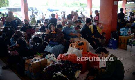Busnya tak Kunjung Tiba, Pemudik Minta Pemerintah Perhatikan Arus Kendaraan ke Jakarta