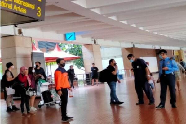 Satgas Covid-19 Sebut Pemudik Tertib Prokes, Petugas Gabungan Keliling Bagikan Masker