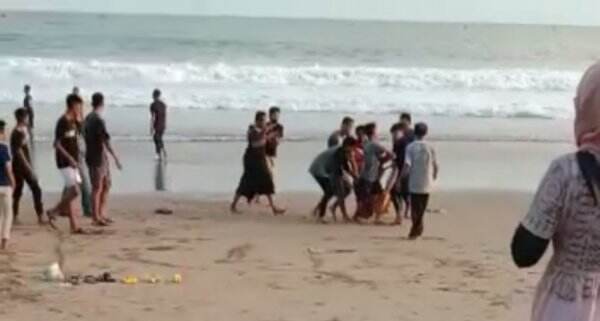 Berlibur, 3 Wisatawan Tenggelam di Pantai Soge Pacitan, 1 Meninggal