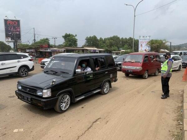 Cerita Wisatawan Asal Tangerang Terjebak Kemacetan Tiga Jam saat Liburan ke Anyer Bikin Geleng-geleng Kepala