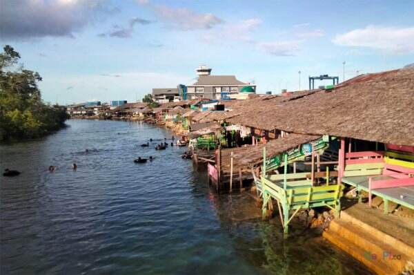 Libur Lebaran, Wisata Kali Biru Kendari Ramai Diserbu Wisatawan