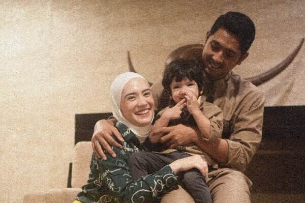 Arya Saloka Unggah Foto Lebaran Bareng Putri Anne, Netizen: Gemasnya
