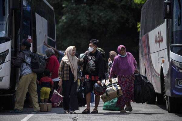 Penumpang Diminta Turun di Dalam Terminal