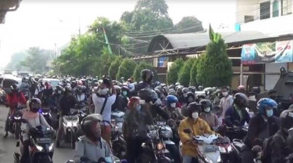 Jalan Kalimalang Macet Total Imbas One Way Tol Japek