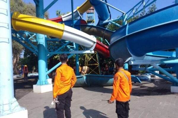 Pengunjung Histeris, Detik-Detik Perosotan Kenjeran Water Park Ambrol