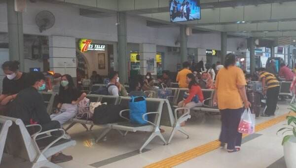 Mudik Usai Lebaran, Ini Alasan Penumpang di Stasiun Pasar Senen