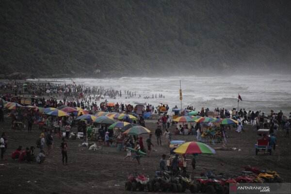 6 Hari, 145 Ribu Wisatawan Serbu Pantai Parangtritis Bantul
