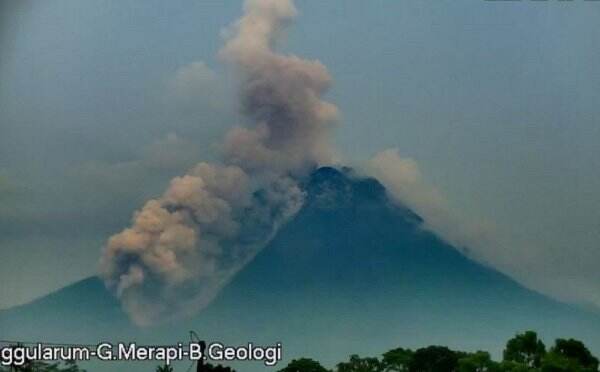 Gunung Merapi Goyang Terus, Awas Bahaya Awan Panas