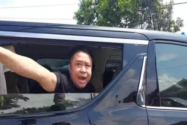 Pemaki Polisi di Tasikmalaya ini Ternyata Tajir Banget