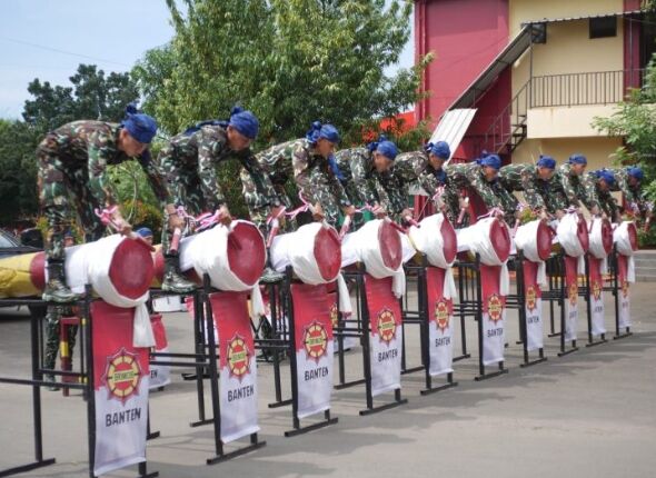 Satbrimob Polda Banten Sambut Dansat Baru dengan Rampak Bedug