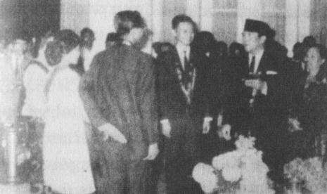 Revolusi Istana: Ada apa denganPresiden Jokowi Pilih silaturahmi lebaran di Istana Jogjakarta?