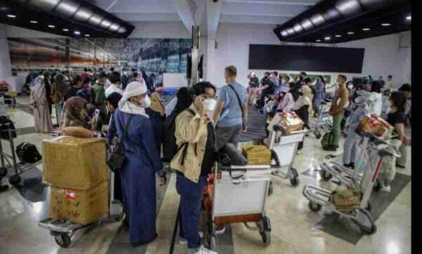 PT Angkasa Pura II selaku pengelola Bandara Soekarno - Hatta Tangerang, Banten memprediksi jumlah penumpang pada H+5 Idul Fitri 2022 mencapai 150.47..