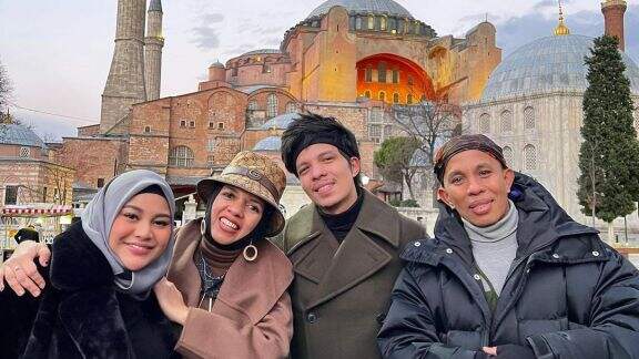 Pilih Melancong ke Madinah, Gen Halilintar Dicibir Sengaja Hindari Besan di Singapura, Pernikahan Aurel Hermansyah Gak Direstui?!