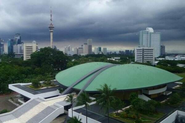 Formappi Endus Pemufakatan Jahat dalam Proyek Gorden Rumah Dinas DPR