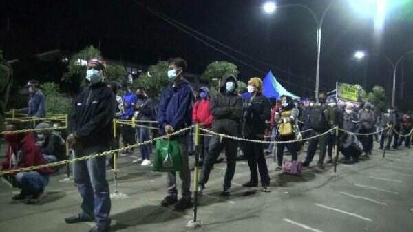 Calon Penumpang di Stasiun Rangkasbitung Membludak saat Arus Balik; Antre hingga Dua Jam