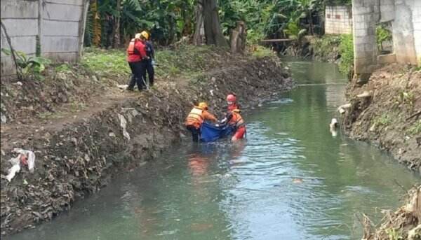 Jatuh saat Ambil Bola, Bocah 8 Tahun Tewas Tenggelam di Kali Koang