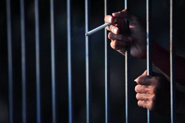 Mantan Penghuni Lapas Bercerita Bagaimana Rokok Menjadi Mata Uang di Penjara