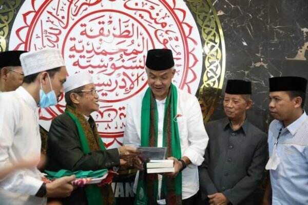 Ganjar Pranowo Sowan ke Ulama Besar NU di Makassar