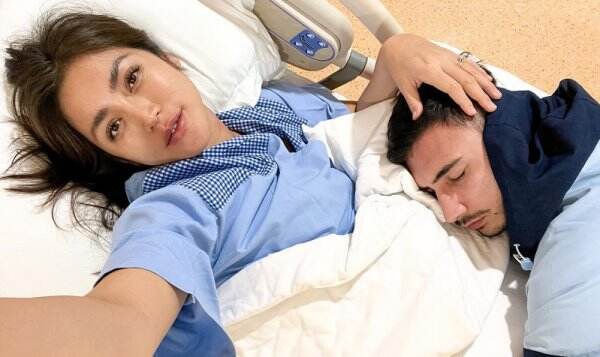 Saat Pecah Ketuban, Jessica Iskandar Malah Santai Makan Camilan