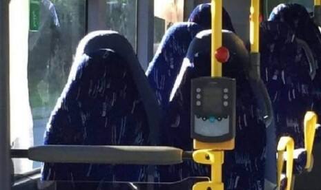 Aturan Taliban Wajibkan Burqa Bagi Perempuan Tuai Kecaman