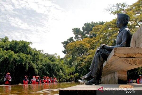 Diasingkan ke Ende Flores, Bung Karno Pernah Jualan Kain