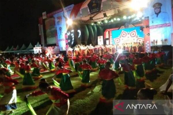 Keren Banget, 200 Pelajar SMP Menari Kolosal di Depan Sulkarnain