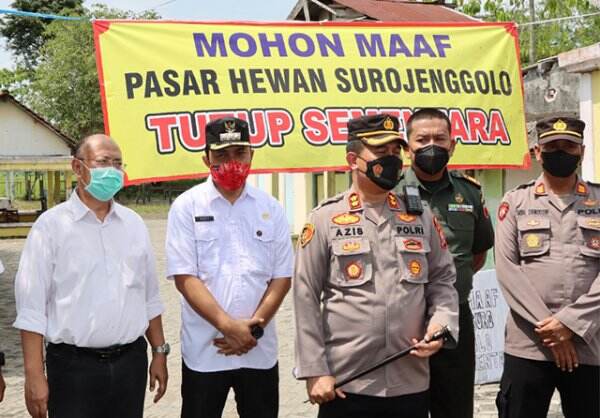 Cegah PMK Menyebar, Kapolres Gresik Blusukan ke Kandang dan Pasar Sapi