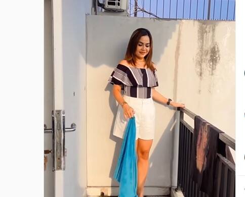 Bikin Ngakak! Melanie Ricardo Posting Video Jemur Handuk, Malah Tak Sengaja Dilirik Bule