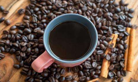 Efek Kolesterol dari Kopi Berbeda pada Pria dan Wanita