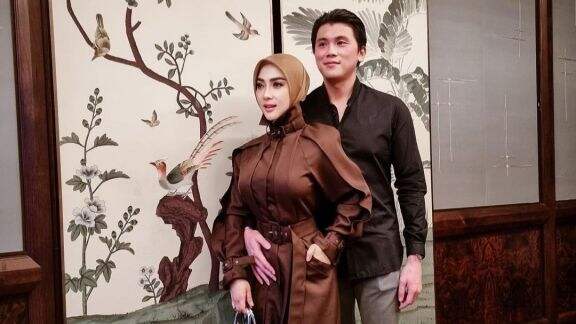 Tak Kunjung Diberi Momongan, Sosok Ini Bocorkan `Aib` Syahrini Diam-Diam 3 Kali Program Hamil Tapi Selalu Gagal: Ternyata Sel Telurnya...