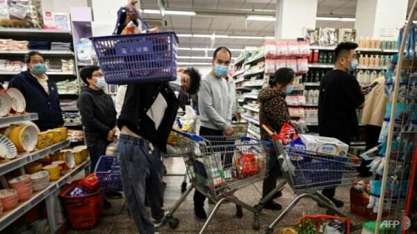 Rumor Lockdown, Warga Beijing `Banjiri` Supermarket Borong Makanan dan Penuhi Stok Kebutuhan