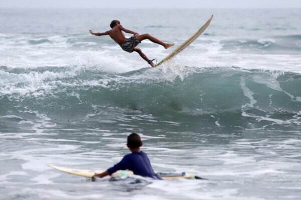 Bangga, Banyuwangi jadi Tuan Rumah World Surfing League