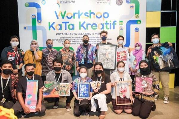 Sandiaga Dukung Konversi Ruang Publik Jadi Etalase Pelaku Ekraf Seni Rupa