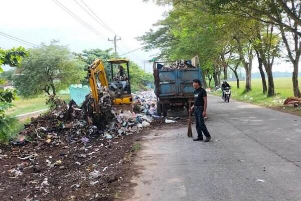 Volume Sampah Naik, DLH Batang Kerahkan Alat Berat