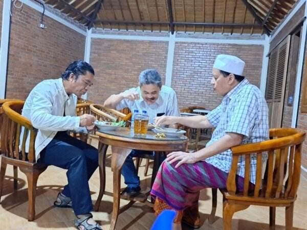 Adem Liatnya, Penampakan Al Muktabar saat Datangi Kediaman Mantan Gubernur yang Pernah Memberhentikannya