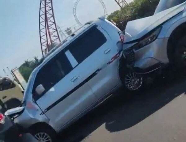 9 Mobil Tabrakan Beruntun di Tol Wiyoto Wiyono