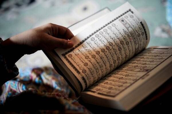 Surat Al Kahfi Sunah Dibaca Setiap Jumat, Ini 4 Keutamaannya yang Luar Biasa Besar!