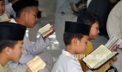 Tiga Niat yang Harus Dihindari Saat Membaca Alquran
