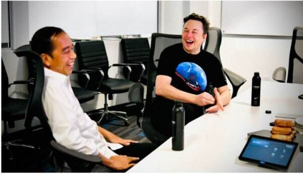 Jokowi Ngobrol Serius Banget dengan Elon Musk, Lihat Gaya Tangannya