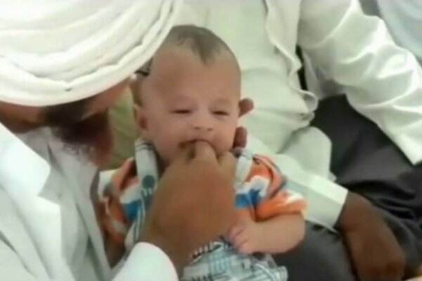 Cara Mentahnik Bayi Lahir dan Doa yang Diajarkan Rasulullah
