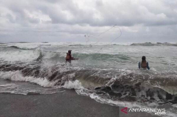 Awas! Potensi Rob di Pesisir Selatan Jabar-DIY hingga 20 Mei