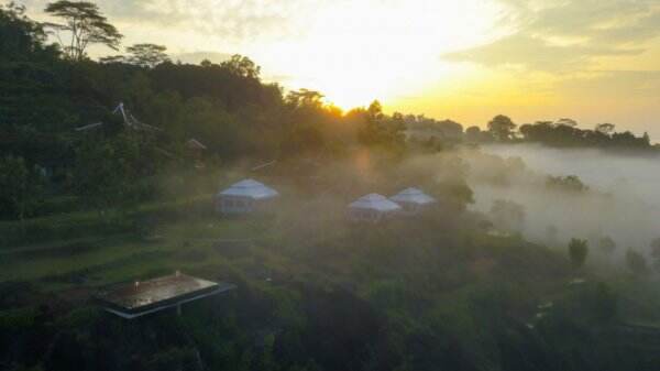 Spot Glamping Paling Hits untuk Liburan Keluarga