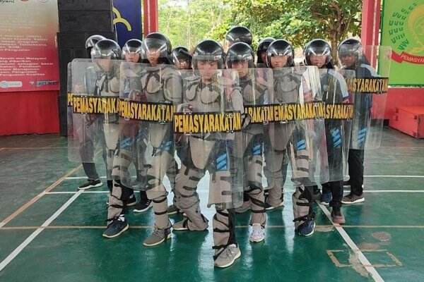 14 CPNS LP Batang Dilatih Pengendalian Huru-Hara