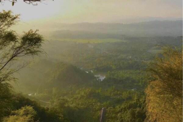 Berburu Sunset di Puncak Popalia Konsel, Anak Senja Wajib ke Sini