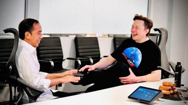 Gaya Santai Elon Musk, Pakai Kaos Oblong saat Bertemu Jokowi