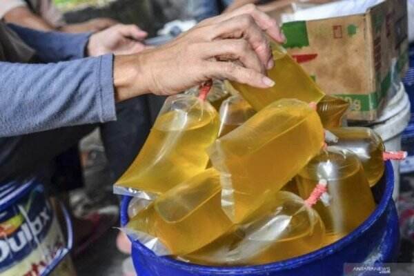 Kementerian BUMN Salurkan Minyak Goreng Curah di 5.000 Titik
