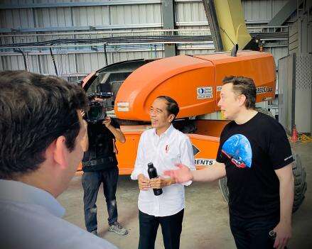 Ini yang Dibincangkan Jokowi dan Elon Musk di Markas SpaceX