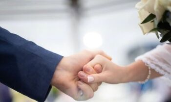 5 Pernikahan Ekstrem, Salah Satunya dengan Boneka Seks