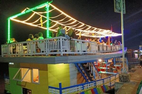 Skuter Digandrungi Pengunjung Waterfront Sungai Kapuas